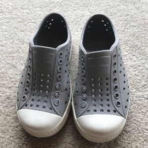 Native shoes size 9